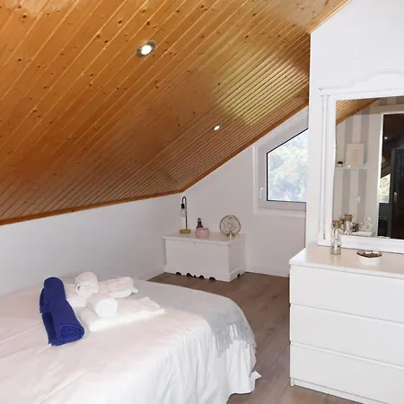Agradable Casa Con Piscina En Gondomar Понтеведра