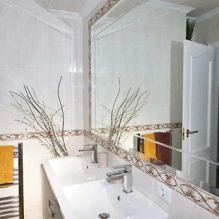 Agradable Casa Con Piscina En Gondomar Понтеведра